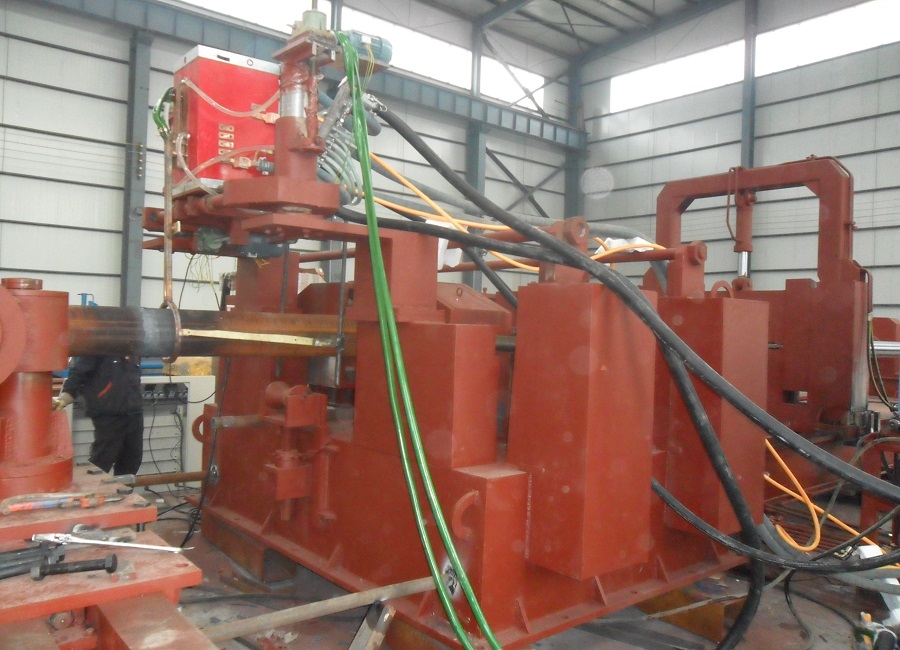 Automatic induction heating bends machine for oil and gas